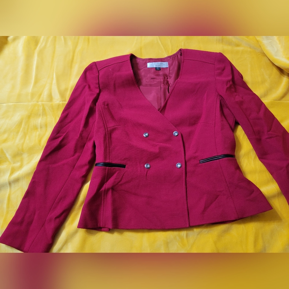 Red Tahari blazer, size 6 petite